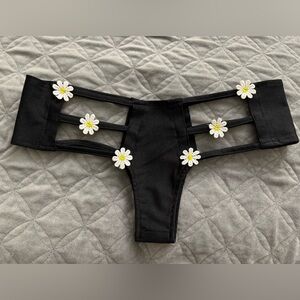 I Heart Raves - Black Strappy Bottoms w/Embroidered Daisies - Sz. M